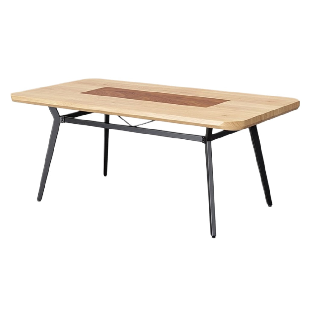 Eenvoudige houten eettafel met metalen poten en middenpaneel.